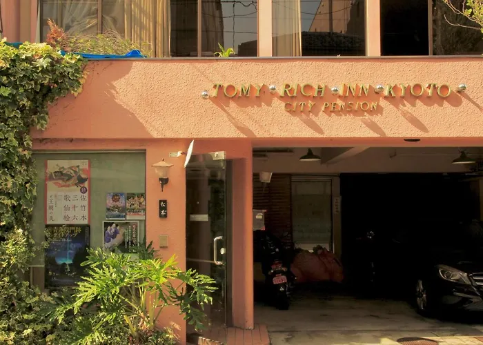 Hostel: City Pension Tommy Rich Inn Kyoto